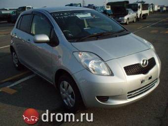 2005 Toyota Vitz Photos