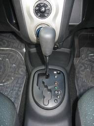 2005 Toyota Vitz Photos