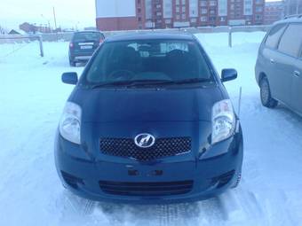 2005 Toyota Vitz Photos