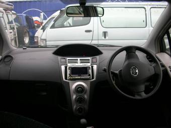 2005 Toyota Vitz Pictures
