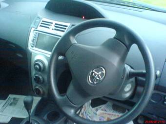 2005 Toyota Vitz Photos