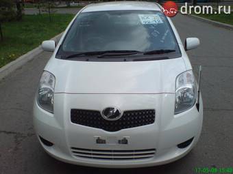 2005 Toyota Vitz Photos