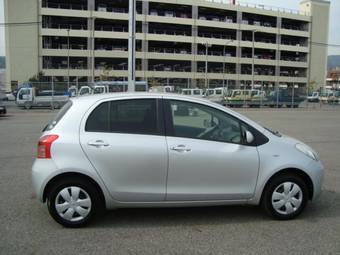 2005 Toyota Vitz Photos