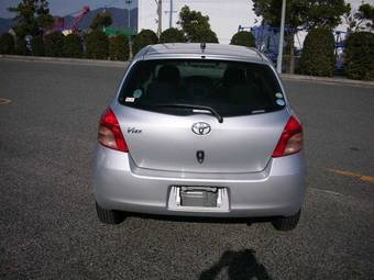 2005 Toyota Vitz Photos