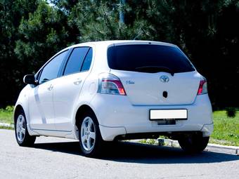 2005 Toyota Vitz Pictures