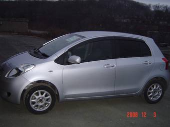 2005 Toyota Vitz Photos