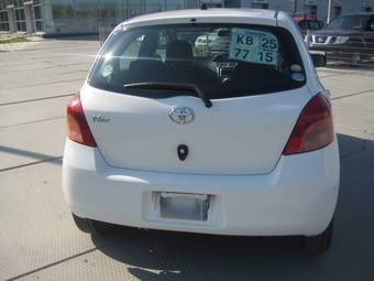 2005 Toyota Vitz Images