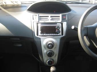 2005 Toyota Vitz Pictures