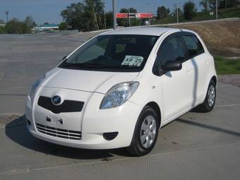 2005 Toyota Vitz Pics