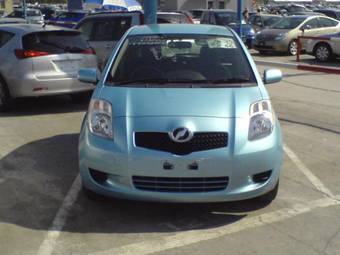 2005 Toyota Vitz Photos