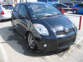 2005 Toyota Vitz Photos