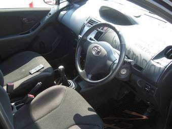 2005 Toyota Vitz Pics