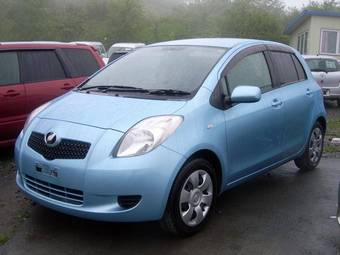 2005 Toyota Vitz Photos