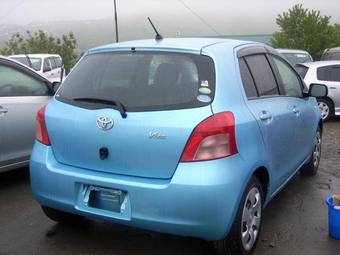 2005 Toyota Vitz Photos