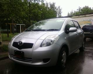 2005 Toyota Vitz Photos