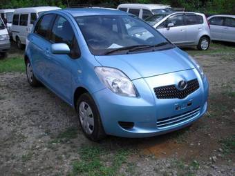 2005 Toyota Vitz Photos