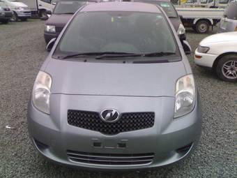 2005 Toyota Vitz Photos