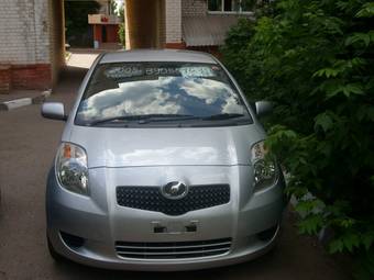 2005 Toyota Vitz Photos