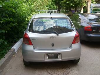 2005 Toyota Vitz Photos