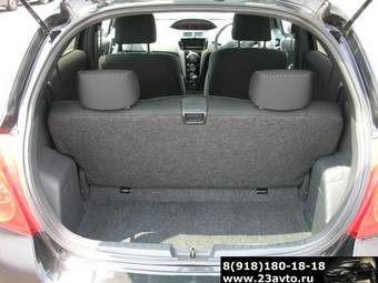 2005 Toyota Vitz Photos