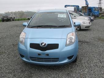 2005 Toyota Vitz Images