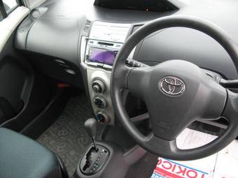 2005 Toyota Vitz Pictures