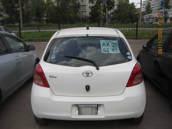 2005 Toyota Vitz Photos