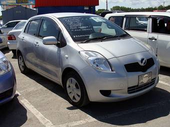 2005 Toyota Vitz Pictures