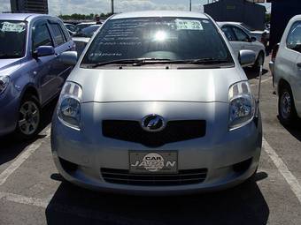 2005 Toyota Vitz Photos