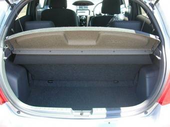 2005 Toyota Vitz Images