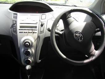 2005 Toyota Vitz Images