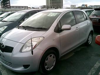 2005 Toyota Vitz Photos