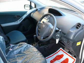 2005 Toyota Vitz Pictures