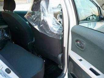 2005 Toyota Vitz Pics