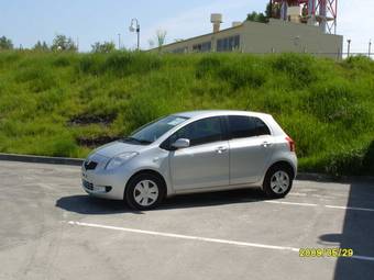 2005 Toyota Vitz Photos