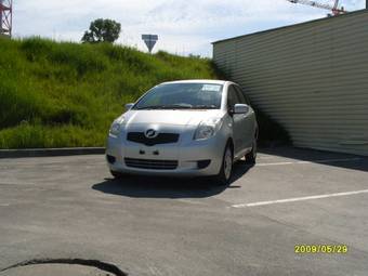 2005 Toyota Vitz Photos