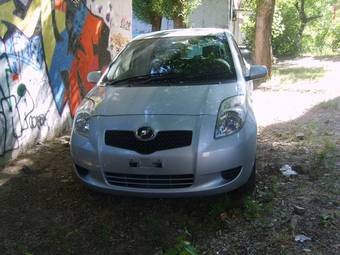 2005 Toyota Vitz Pictures