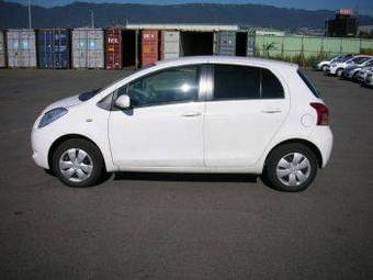 2005 Toyota Vitz Photos