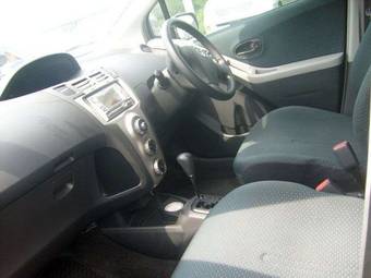 2005 Toyota Vitz Pics