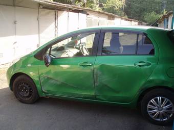 2005 Toyota Vitz Photos