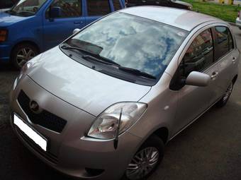 2005 Toyota Vitz Photos