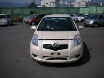 2005 Toyota Vitz Photos