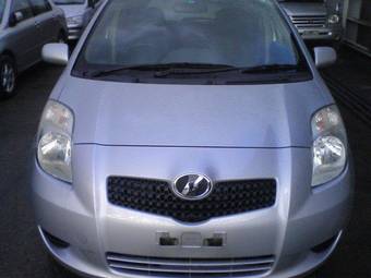 2005 Toyota Vitz Photos