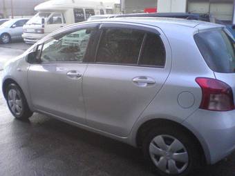 2005 Toyota Vitz Photos