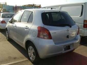 2005 Toyota Vitz Photos