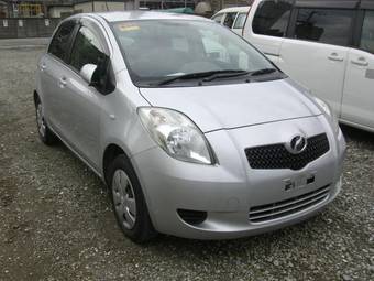 2005 Toyota Vitz Photos