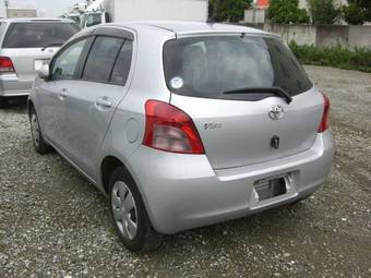 2005 Toyota Vitz Photos
