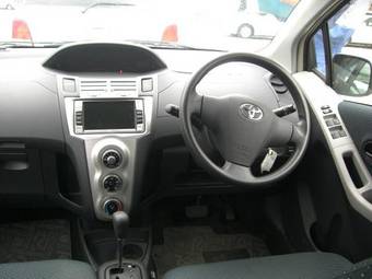 2005 Toyota Vitz Photos