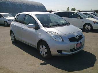 2005 Toyota Vitz Photos