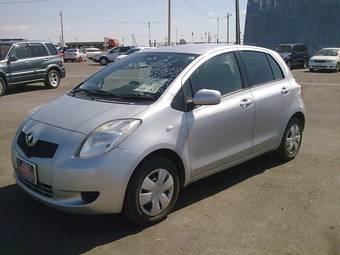 2005 Toyota Vitz Photos